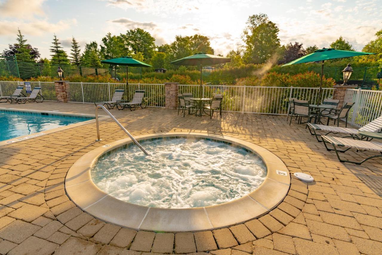 Sun Outdoors Petoskey Bay Harbor Hotel Екстериор снимка