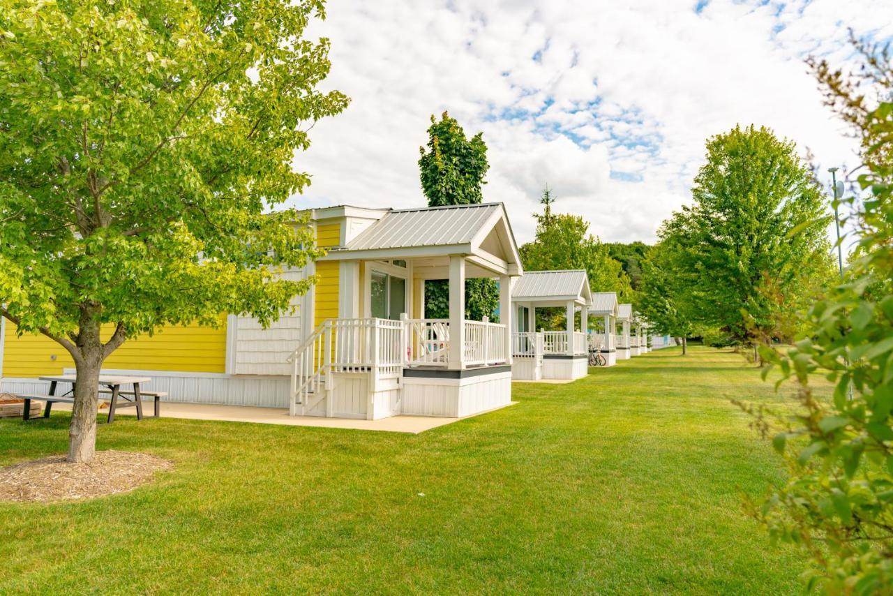 Sun Outdoors Petoskey Bay Harbor Hotel Екстериор снимка
