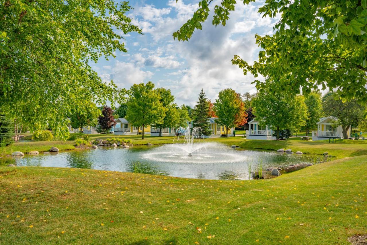 Sun Outdoors Petoskey Bay Harbor Hotel Екстериор снимка